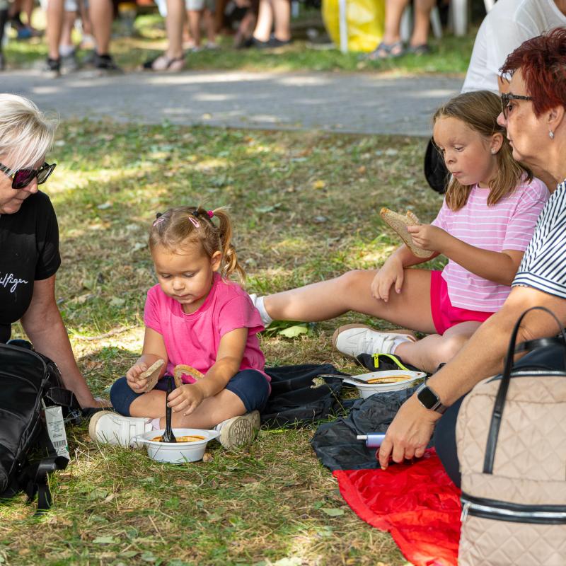 Gulasfestbaska0112